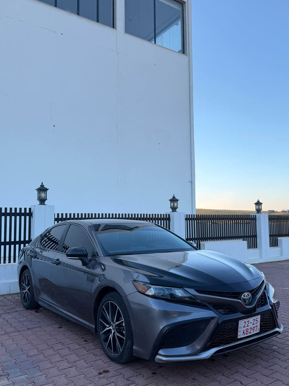 𝐓𝐨𝐲𝐨𝐭𝐚 𝐂𝐚𝐦𝐫𝐲 - 𝐒𝐄 ( 𝟐𝟎𝟐4 ) 
‎للبيع … تويوتا كامري الموديل : 2024 
‎- المحرك 4 سلندر 
‎- گير محرك بشرط 
‎- محرك ما مفتوح بدون اي نواقص
‎- المواصفات … SE 
‎- كاميرة
‎- كشن كهربائي
‎- تحكم ستيرن
‎- حساسات امامي
‎- حساسات خلفي
‎- رادار امامي
‎- رادار خلفي
‎- مانع انزلاق + ABS
‎- منافذ AUX + USB 
‎- تحكم وضعيات القيادة
- ECO+NORMAL+SPORT
ضررها السيارة : 1 بس بولند
‎- بدون مصرف نضافة 100/100
‎- مكان عقره
‎- للاتصال :واتساب  [***********] 
سعر سياره : 195 بيها مجال دهوك, العراق
