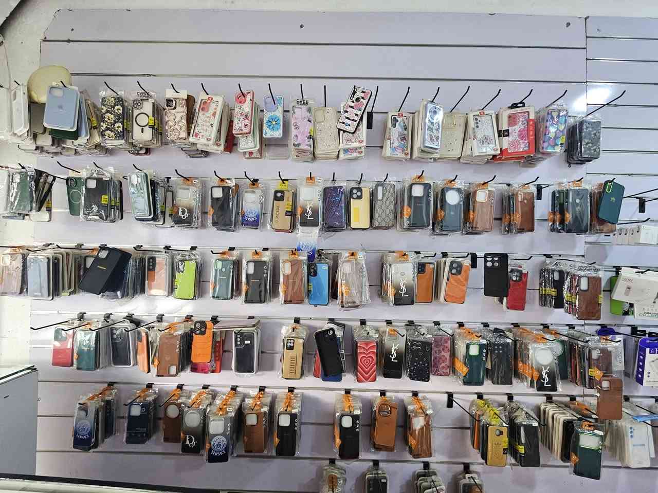 محل موبايلات للبيع اكسوارات ديكور كامل كلشي بالمحل للبيع السعر خاص 
***********
