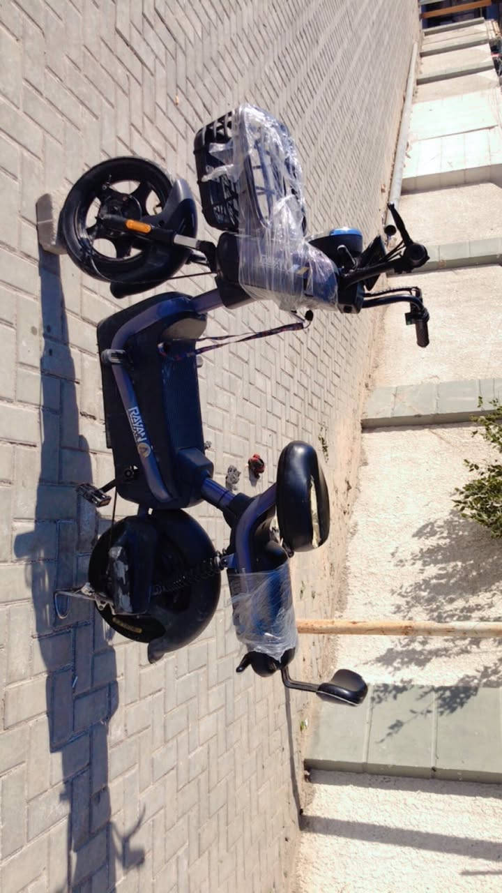 السلام عليكم شباب دراجه شحن للبيع دراجه خير من الله صفر كيلو متر دراجه شركه الريان الدراجه تجي نظام بارك وتجي سويجين وبصمه ادراجه ماصارله عندي هواي تجي اربع بطاريات كبار الاستفسار  ***********
