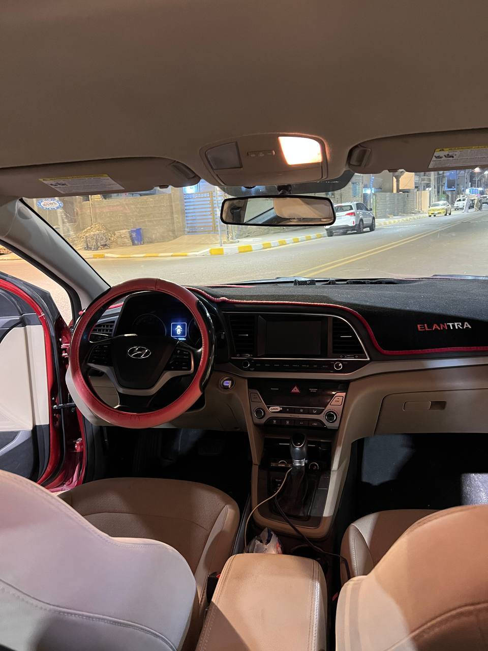 السلام عليكم النترا 17فول عدا الفتحه ماناقصها اي شي والحادث موثق بالصور حادثها قبق الجنطه داخل بيجي مدوشمه كشنات وارضيه ***********
