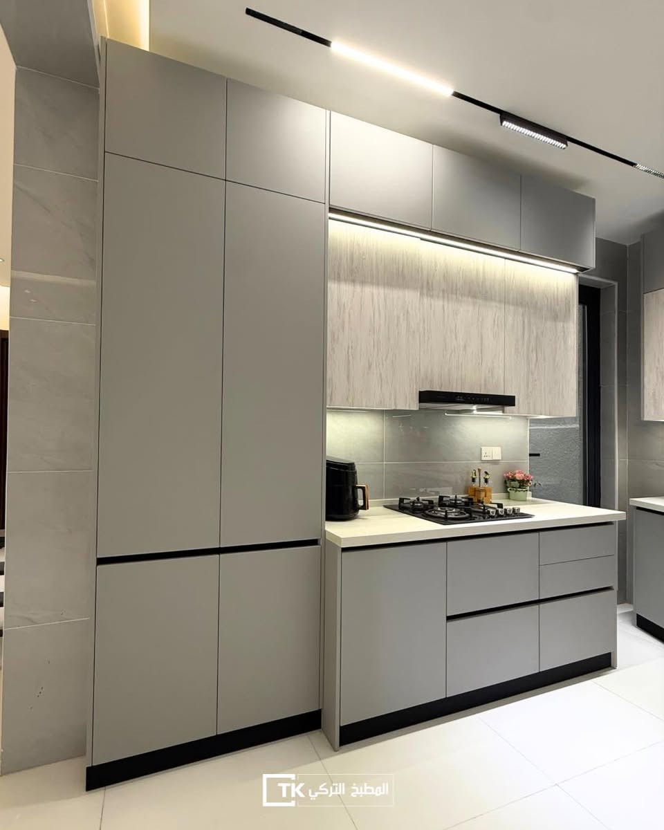 📍 الكرادة خارج – مقابل سما مول
📞 ***********
_____________________

مطبخ عصري بتصميم أنيق يجمع بين البساطة والفخامة ✨
الألوان الرمادية الهادئة منحت المكان إحساساً بالاتساع والرقي، مع دمج ملمس الخشب الطبيعي ليضيف دفئاً وتوازناً بصرياً راقياً
