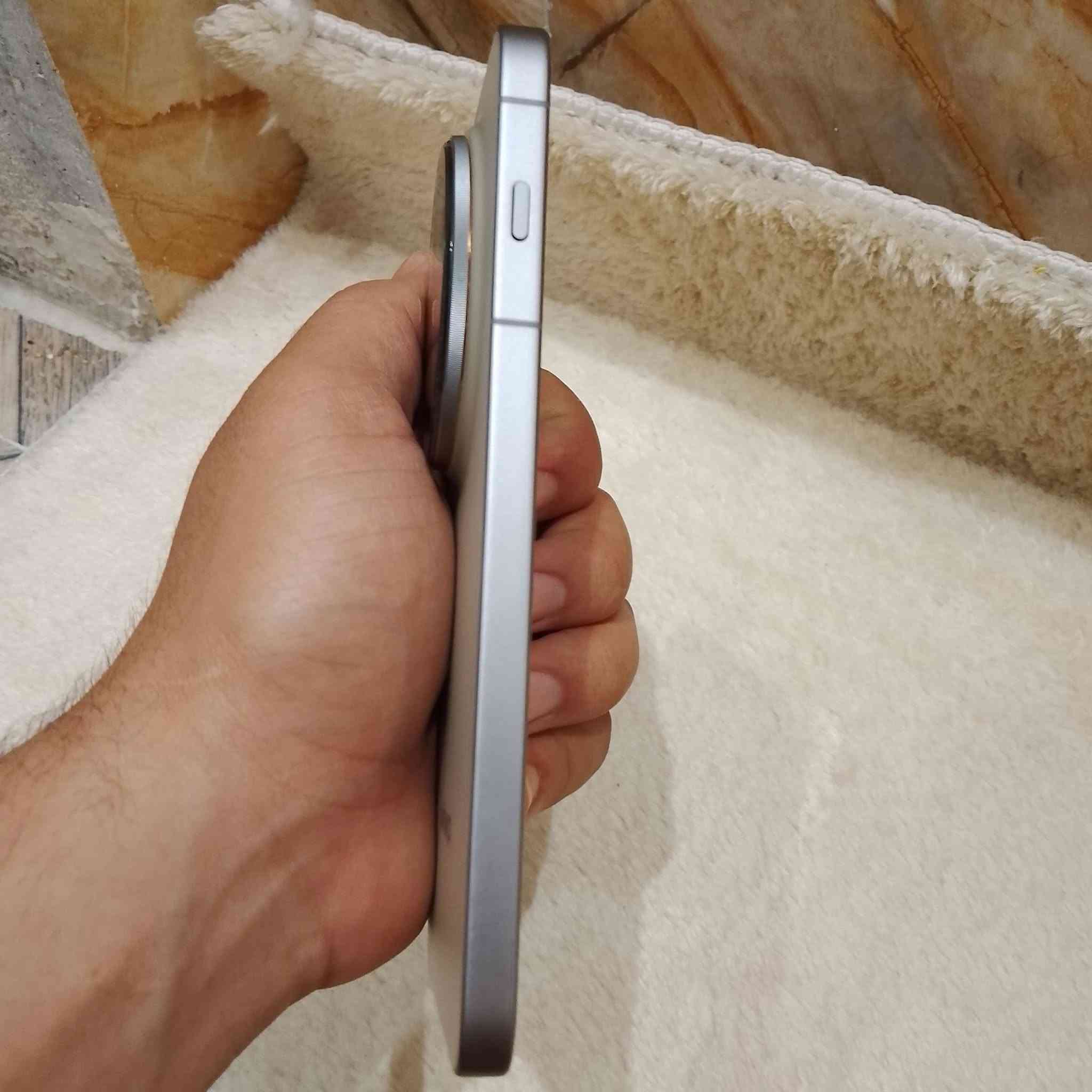 VIVO X300 PRO
ذاكرة 512 عشوائي 16  النسخة الصينية 
جهاز كلش جديد بمعنى الكلمة بي شخوط بلكامرة وهاي الشغلة عادية بلجهزة الكامرتهة بارزة ومغلفة لاصق حماية امانة الله ما بيهة شي فقط شخوط وشتريد خادمك اتريد  ضمان يومين هم انطيك بلجهاز ماكو اشكال  
بطارية 100 
ملحقات كاملة 
بي شرائح تحسين الاداء ومعالجة الصور 
السعر 1300 وبي مجال للمشتري 
توصيل متوفر لكل المحافظات 
عنواني كربلاء المقدسة 
للاستفسار 
‏‪***********‬‏ واتساب فقط 
@ الجميع
