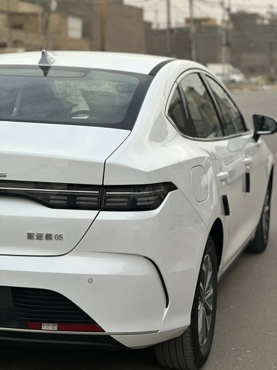 السلام عليكم 
من رخصه الادمن 
Bydدست رويل 
مرقمه كامله باسمي كبل تحويل 
معروفه موصفات الدسترويل ما يحتاج نذكر شي 
سياره بوضع الشركه 
ماشيه1400بعده زيرو 
سياره بيهه شخط بالدعاميه وبس وموضح بالصوره 
سياره خير من الله ما ناقصه شي كاعيات بيهه تنصيب برامج كلشي مكمل بيهه 
السعر 133ورقه 
المكان بغداد 
الاستفسار ***********
