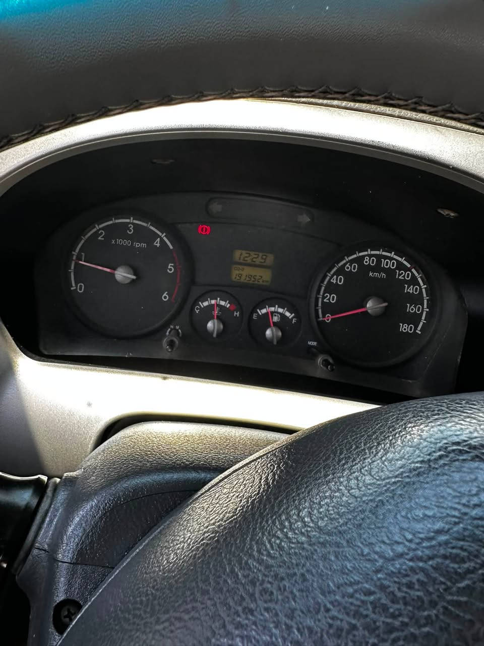 كيه موديل ٢٠١٥
كير جديد مكينه جديده لا تنقص ولا تبخر  اكسن جديد 

ضربه دعمه كص ما بيها ابد قطره صبغ ما بيها  السياره غير  الدوس 
مكفوله كفاله عامه  تفحص علا السونار يله تاخذها  تخم تاير جديد  دوشمه  غرفه كامله جديده سياره مال جناي  تبريد شغال صدر جديد  سياره جاهزه علا اخر حبايه  دينار ما تصرف عليها  
العنوان بغداد مدينت الصدر شارع الداخل قطاع ٥٥شارع المخازن ٠   ***********
