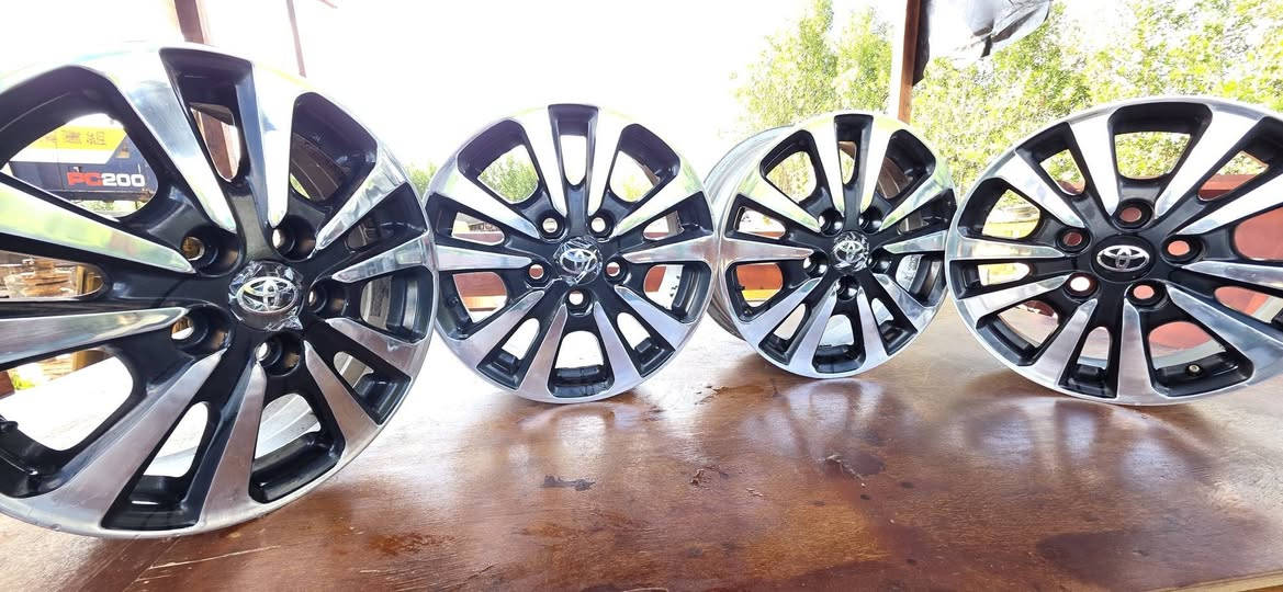 🚨 للبيع طقم جنط مهيبر ياباني أصلي 🚨

🔹 طقم جنط مهيبر (JDM) ياباني أصلي
🔹 المقاس: 15 بوصة
🔹 المسامير: 5 × 114.3 (مناسب لعدد كبير من العربيات)

🔹 خامة قوية وأداء عالي – جنوط ياباني معروفة بالمتانة والخفة
🔹 حالة ممتازة – جاهز للتركيب

🔹 مناسب لعربيات: تويوتا – نيسان – هوندا – ميتسوبيشي

💰 السعر: 25,000 جنيه

📍 المعاينة متاحة
📞 للتواصل: 01033320233 واتساب أو موبايل

⚠️ الجنوط الياباني الأصلي معروف بقوته وتحمله أعلى من التجاري – الجادين فقط


**إذا كنت صاحب هذا الإعلان وتريد حذفه لأي سبب، رجاءا أرسل رسالة إلى الدعم الفني**