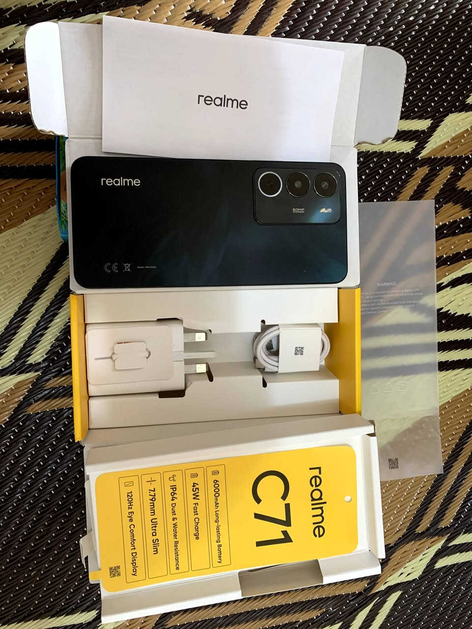 السلام عليكم تلفون مع ملحقاتة للبيع جديد مستعمل ١٠ايام فقط السعر ١٧٥بية مجال للطيبين الاتصال الارقام التالية 
***********/***********
