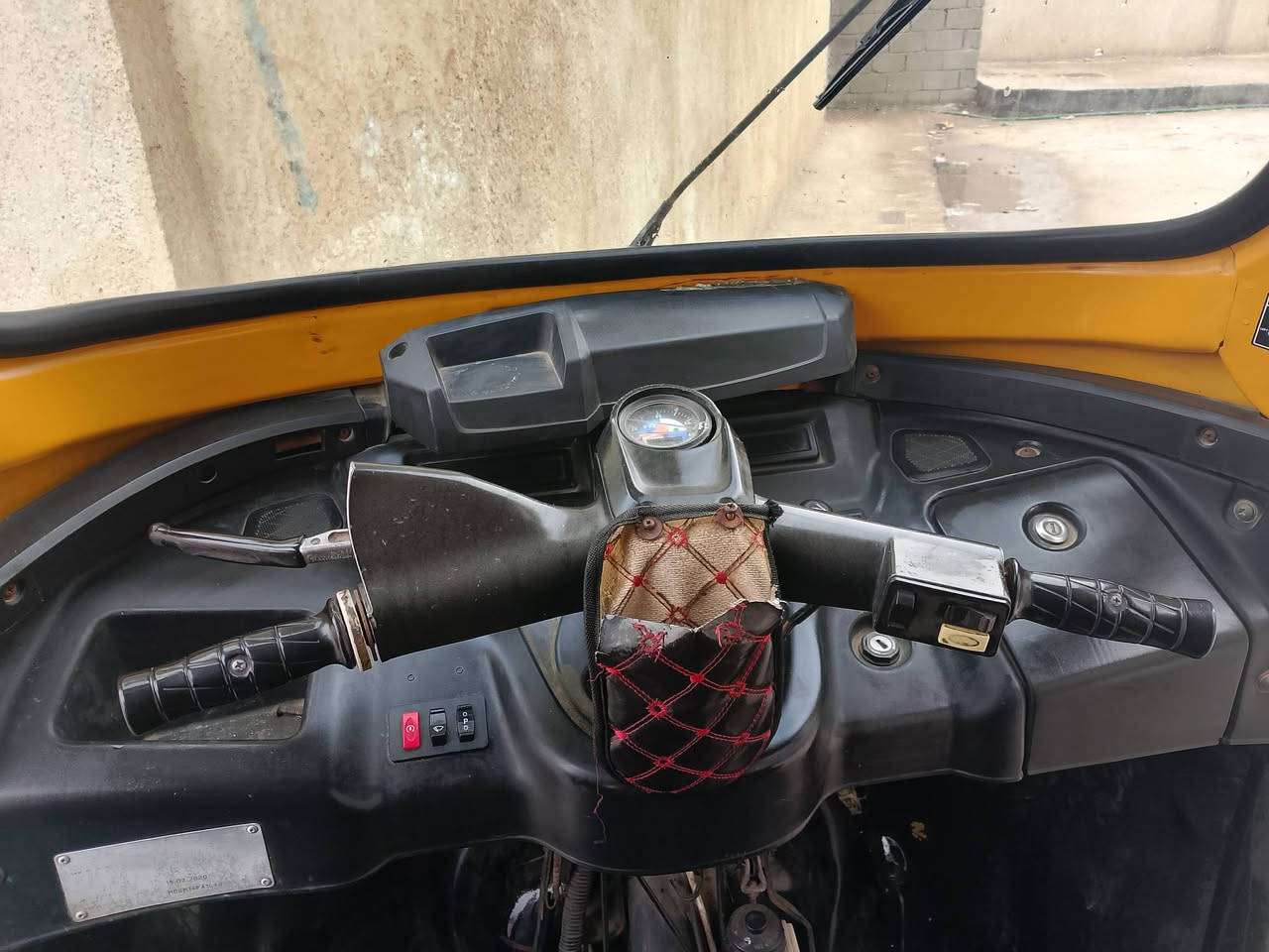 السلام وعليكم 

تكتك تي في اس مديل 20 اوراق بسمي محرك مديل 23 
السعر 3٫800 وبيه مجال حك الجيه العنوان بصره الهارثه الماجديه الأولى  ***********
