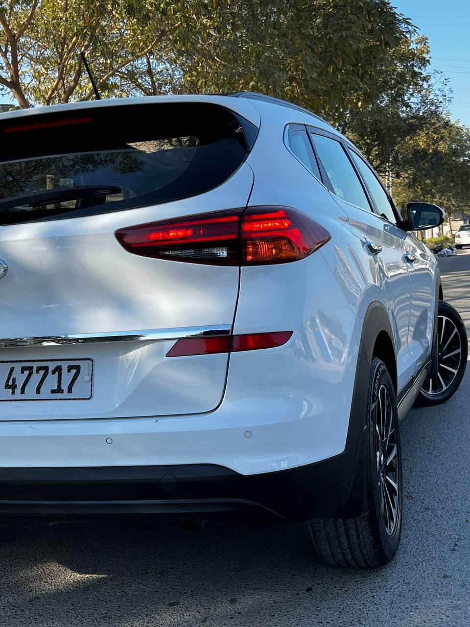 السلام عليكم ❤️
للبيع توكسان 2019 وكالة  الكاصد 
ماشية فقط 57000 
السيارة جديدة جدااا
بأسمي رقم بغداد...
فول مواصفات بانوراما 
مكينة 2000 دوش 
جاهزة من كلشي 
بصمات 2 وياها 
مواصفاتها 
كشنات كهرباء مع جلد 
ارضية جلد 
لايت عدسات 
بكلايت عدسات 
مري شفط واشارة 
حساس خلفي كامرة دوارة 
شاشة اندرويد تحكم ستيرن كامل 
بلوجكتر ظوة من الدوران يشتغل 
ترحيب بليدات والمرايا 
مود درايف 
بصمات 2 وياها 
سبيرها وعدتها جديدة بعدة مملعوب بيها ولابيها فتح المكينة والكير
مكاني بغداد حي التراث
*********** سعرها 
207 وبي مجال سونار موجود هم من اخذتها
