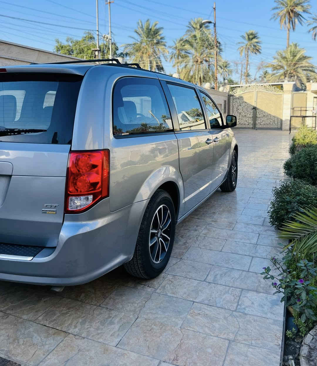 السلام عليكم 🔥😎 بيع فقط 
دوج كرفان 2018 GT وارد امريكي 
صور الحادث موضح ب اسفل المنشور 🔻
صبغ مكان الحادث فقط جاملغ خلفي  + ربع الباب السلايد 

رقم بغداد سنويه ب اسمي تحويل مباشر ب اسم المشتري 

عداد المسافه 153 الف KM 
المواصفات 🔰 GT
بصمه ابواب وتشغيل 
محرك 3.6 V6
بيبان كهرباء 
كشنات بلع
جنطة كهرباء 
جام كهرباء 
3  قطع تبريد
شاشة جبيرة أمامية 
كامرة خلفية 
كشنات جلد 
تحكمات استيرن 
وباقي المواصفات المعروفة 
سيارة جاهزة  مابيها كل نقص وبالعافيه ع الياخذه

📦لمعرفة السعر اضغط على رقم 1 في التعليقات 👇🏻✉️

 📍 مكان السياره / بغداد الكاظميه 

📞 ***********

📞 ***********
