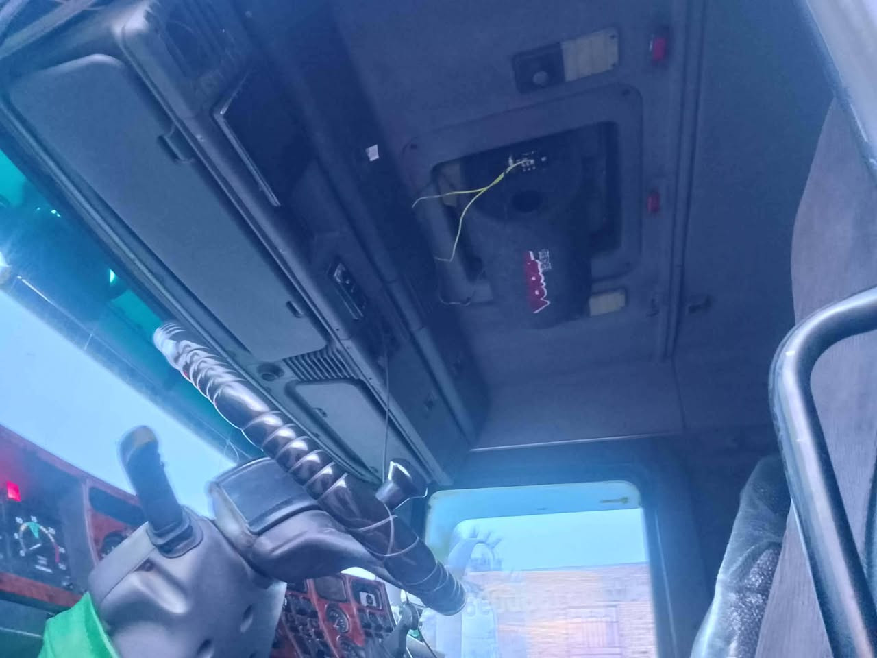 بومه للبيع موديل 2000 رقم قادسيه سنويه جديده شرط التحويل مكينه 530 كير كوبره تخم تأير ويل كروم سياره خير من الله جاهزه للشغل مكان السياره بابل حله السعر 230 أو بيه مجال الشراي +***********
