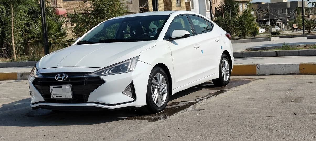 النترا امريكي 2020 رقم ذي قار  مكينه 2000 دوش ماشيه 80 گير 6 نمر أي تي. حادثها امريكا مقدمة البنيد تصليح وصبغ بدون تبديل بالعراق مبدل جاملغ جهة السائق. الباقي كفاله من الصبغ والتبديل والبارد والشخط فول مواصفات عدا الفتحه والبصمه 
جاهزه كير ومكينه وحداديه جديده وتايرات جدد . ***********
