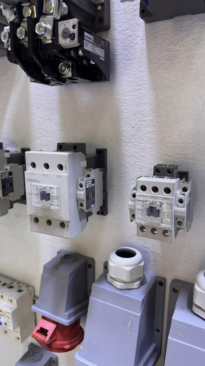⚡️ عروض KRIPAL.. الجودة العالمية بأسعار تنافسية! ⚡️
رغم رفع الرسوم الجمركية، شركة الضوء الذهبي تدعم مشاريعكم بأقوى التخفيضات على كافة القواطع الكهربائية من ماركة KRIPAL الأصلية.
✅ متوفر الآن: قواطع MCCB، كونتكترات، ومعدات حماية بمختلف السعات.
✅ شعارنا: امتصاص فرق السعر لنبقى الخيار الأفضل لكم.
✅ ضمان وأداء: حماية أكيدة لشبكاتكم الكهربائية.
📍 بغداد - شارع المغرب- قرب الجوازات-شركة الضوء الذهبي
📞 للاستفسار والطلب: [***********]
KRIPAL.. الأمان الكهربائي العالمي في العراق. 🇮🇶
#الضوء_الذهبي #كهربائيات #قواطع_دورة #العراق #بغداد #تخفيضات #عروض #تجهيزات_كهربائية #KRIPAL #MCCB #كهرباء_العراق

