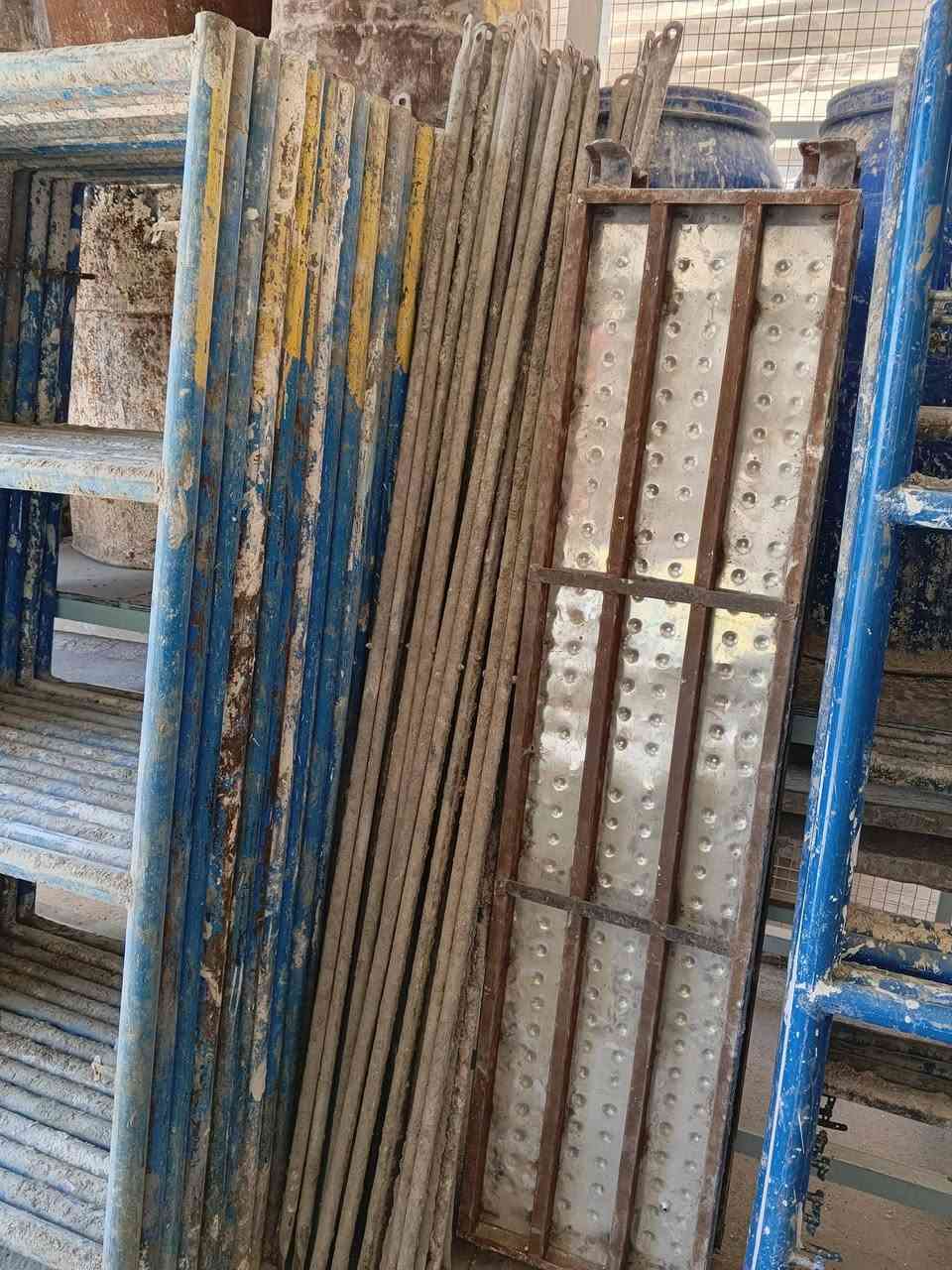 قفاصه للبيع نظيفات وكاملات مع ملحقاتهن درابات ومگاصه وخيارات ارتفاع 2 متر وعرض 90 مال الحرفين البوري العريض. دراب مشبچ عدد 15 قفص سعر الواحد 55 ألف كوفه حي ميسان قرب النفق ***********
