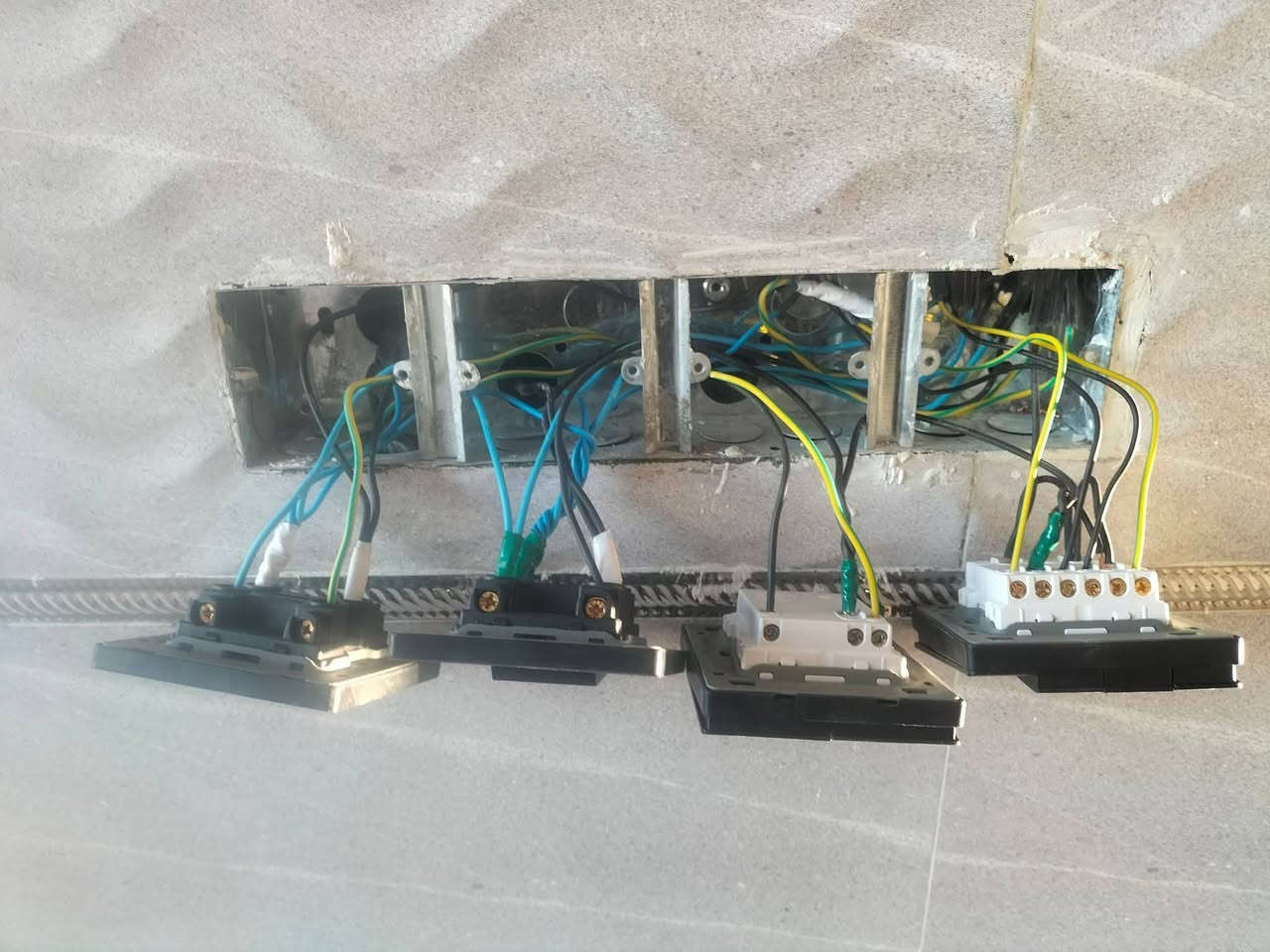 تأسيس كهربائيات عامة⚡️
- سيمنز 
- بوري 
- منظومة كاميرات 🎥 
- منظومة انترنت 🛜 
- منظومة ستلايت 📺
-منظومة اطفائية حريق 🚭☄️🔥🚨
للتواصل هاتف او واتساب 
***********📞📞📞
