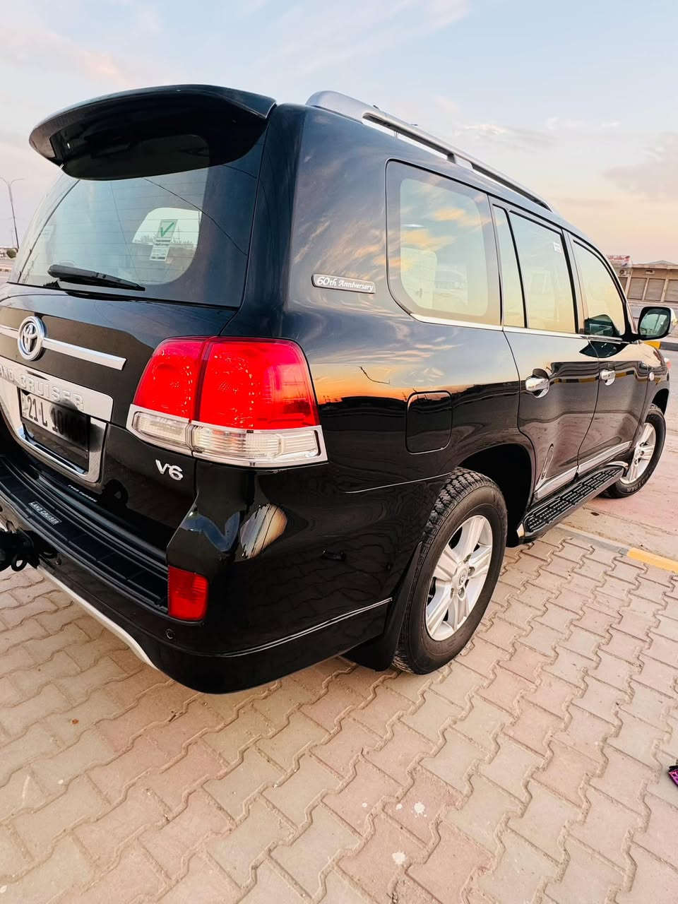 تحيه طيبه

تويوتا لاند كروز موديل 2011

رقم سليمانيه بأسمي هزه وسنويه جديد 

اللون اسود

محرك 6 سلندر كفاله ممفتوح 

كير شركه 
منضومة زنون عالي +ناصي 

دوشمه ارضيه +كشنات
كامره + شاشه لد

السياره شغاله من جميع النواحي وجاهزه 

بيها بارد اصبعين على داير الهلال الخلفي فقط 

للاستفسار 
***********
*********** احمد ابو جنيد
