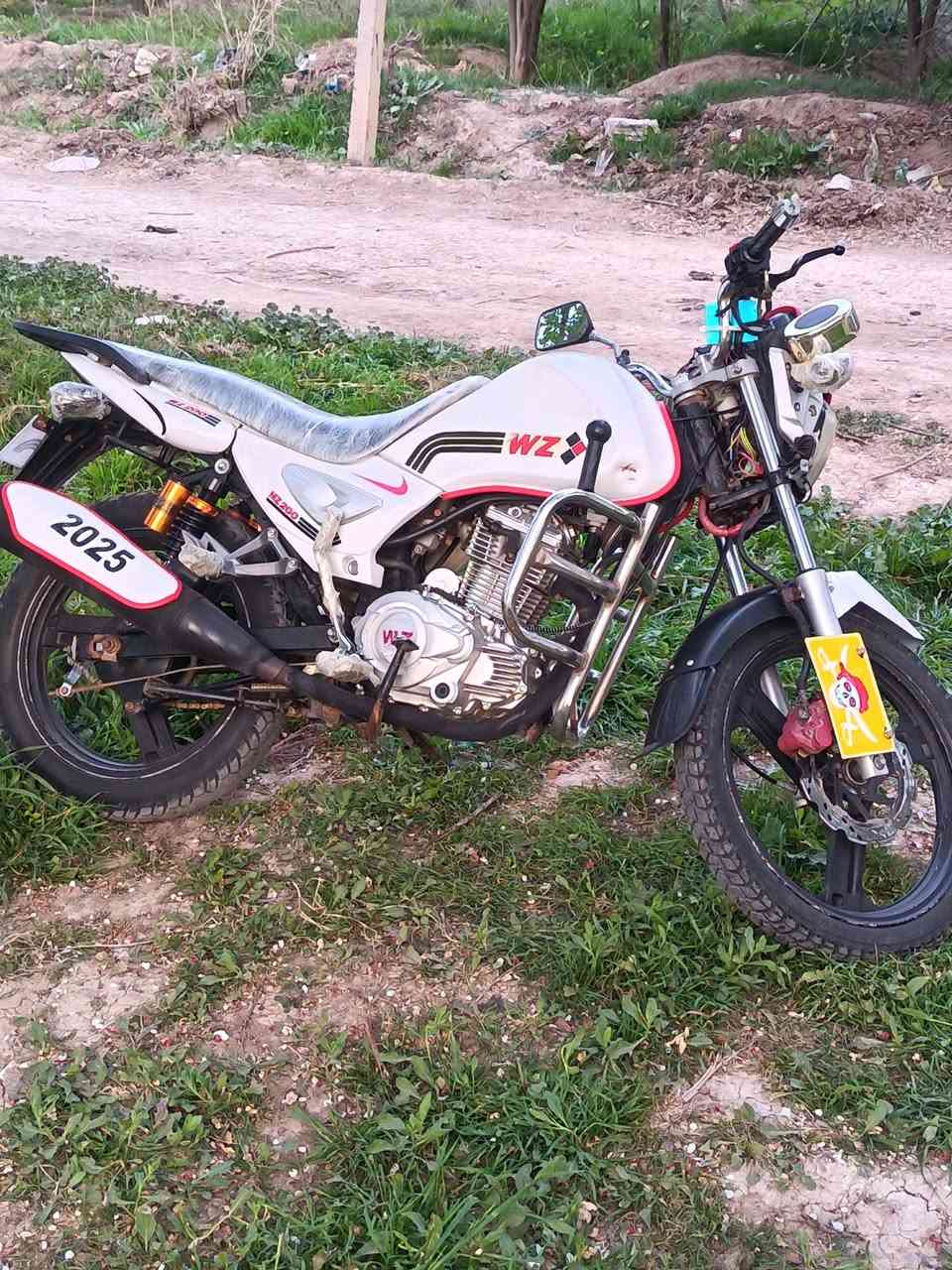 سلام عليكم شباب دراجه سنكي للبيع موديل 19 محرك 200 الدرجه نضيفه حلو ومرتب نشاط فول سعر 750 وبيهه مجال قليل ***********
