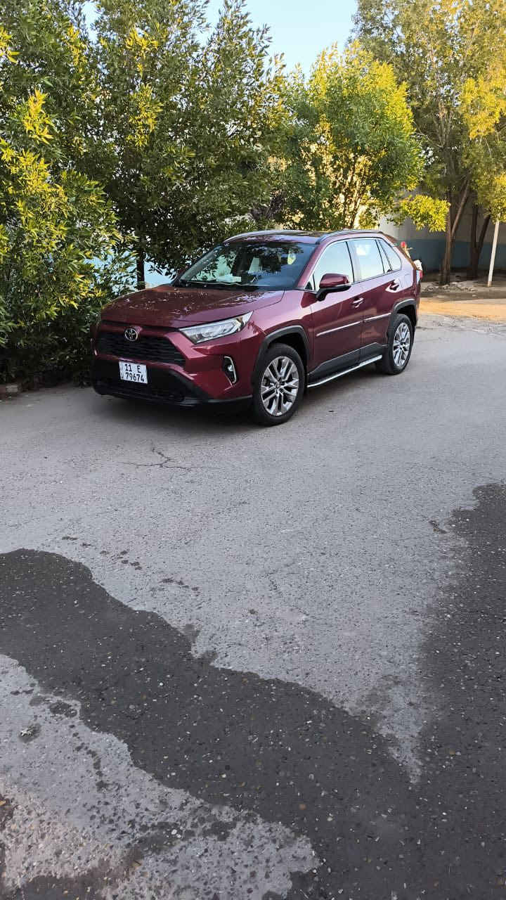 السلام عليكم
راف فور 2021 حادثها دعامية اماميه ولايتات بدون صبغ وبدون ايرباك بيها مكان بارد بل باب الخلفي 
ماشيه ٧٠ مايل مواصفات بلاك بصمه شاشه كامره سلايت جنطه شفط ويل كروم ١٩ وبقيه المواصفات معروفه
مكانها بغداد الكرخ
سعرها ٢١٠ وبيها مجال
***********
