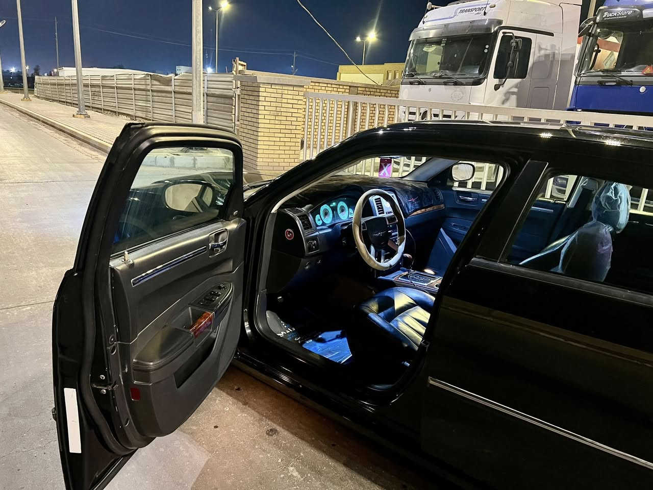 السلام عليكم اوباما 2010 اصل 3500 اربع جوكات
رقم دولي جديد هزه جديدة 
كير مكينة جدد 
جاهزه دون نقص السونار مرفق 
حادثها جاملغ خلفي فقط صبغ والباقي كفاله دون صبغ
مكاني كوت السعر 123 وبيها مجال لعيونكم 
***********
