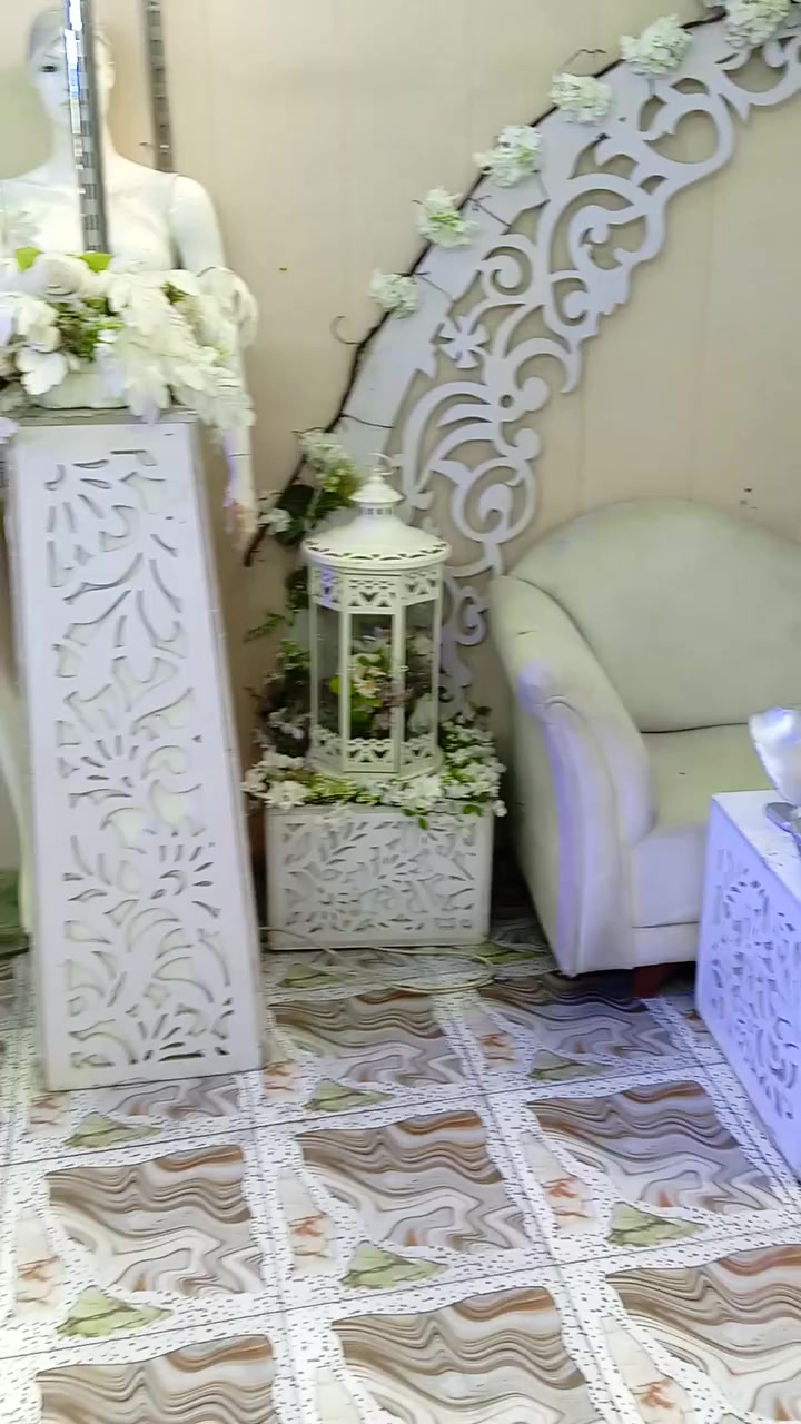 للبيع الواحدة 300 الف كامل ملحقاته لتواصل ***********
