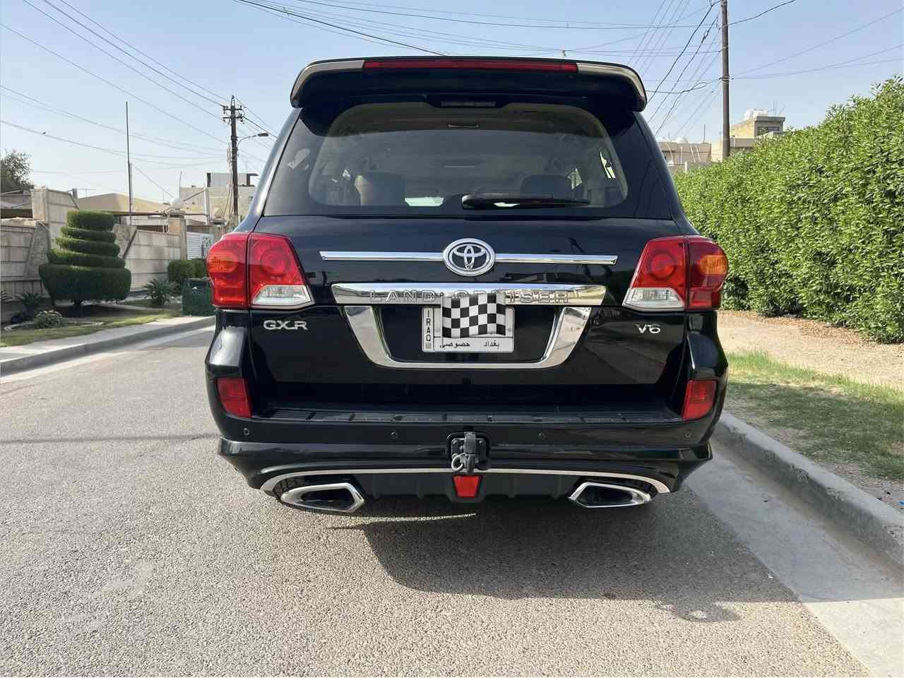 #مكلف بالنشر 
السلام عليكم 
للبيع للبيع 
لاندكروز فطيم ام الطفايه رقم بغداد  
2015 فئة GXR
ماشية 199 كم حقيقي
{حادثها ال موضح بالصور { تعديل او صبغ } 
او اتبدل بيها بنيد قطعه اصليه + القطعه الصغير من الجنطه هم قطعه اصليه 
بسبب صارت طخه جدااااا خفيفه بدايه البنيد او مايتعدل ف بدلته وعندي صور البنيد} 
#اما السيارة ف مكفوله كفاله عامه من لغد وشاصي وايرباكات 
كذلك كير مكينه بعدهم على وضع الشركة مكفولات ( مامفتوحات ) 
مواصفاتها 
داخل صاج ملكي مع غرفه لون حني جديده جدااا
سلايت روف
تحكمات استيرن 
كشن كهرباء 
تشغيل عن بعد 
٥ بصمات
حساس امامي خلفي 
كامرة اماميه خلفيه 
مري كهرباء قابله للشفط مع القابليه للطي مع اشاير بالمري 
الجام يصعد او ينزل عند الفتح والتقفيل 
علامه الاندكروز الضوئيه 60 بالدوسات
شاشه اندرويد
٣ قطع تبريد 
ستيرن صاج 
كشاف امامي 
فور ويل 
ملاحظه السيارة على ايدنا من سنتها لحد الان 
السعر 365 $ وبيها مجال بسيط 
مكان السيارة بغداد / حي الجامعة 
للاستفسار ***********
وشكرااااا اعتذر عن الرد على التعليقات كوني مكلف بالنشر
