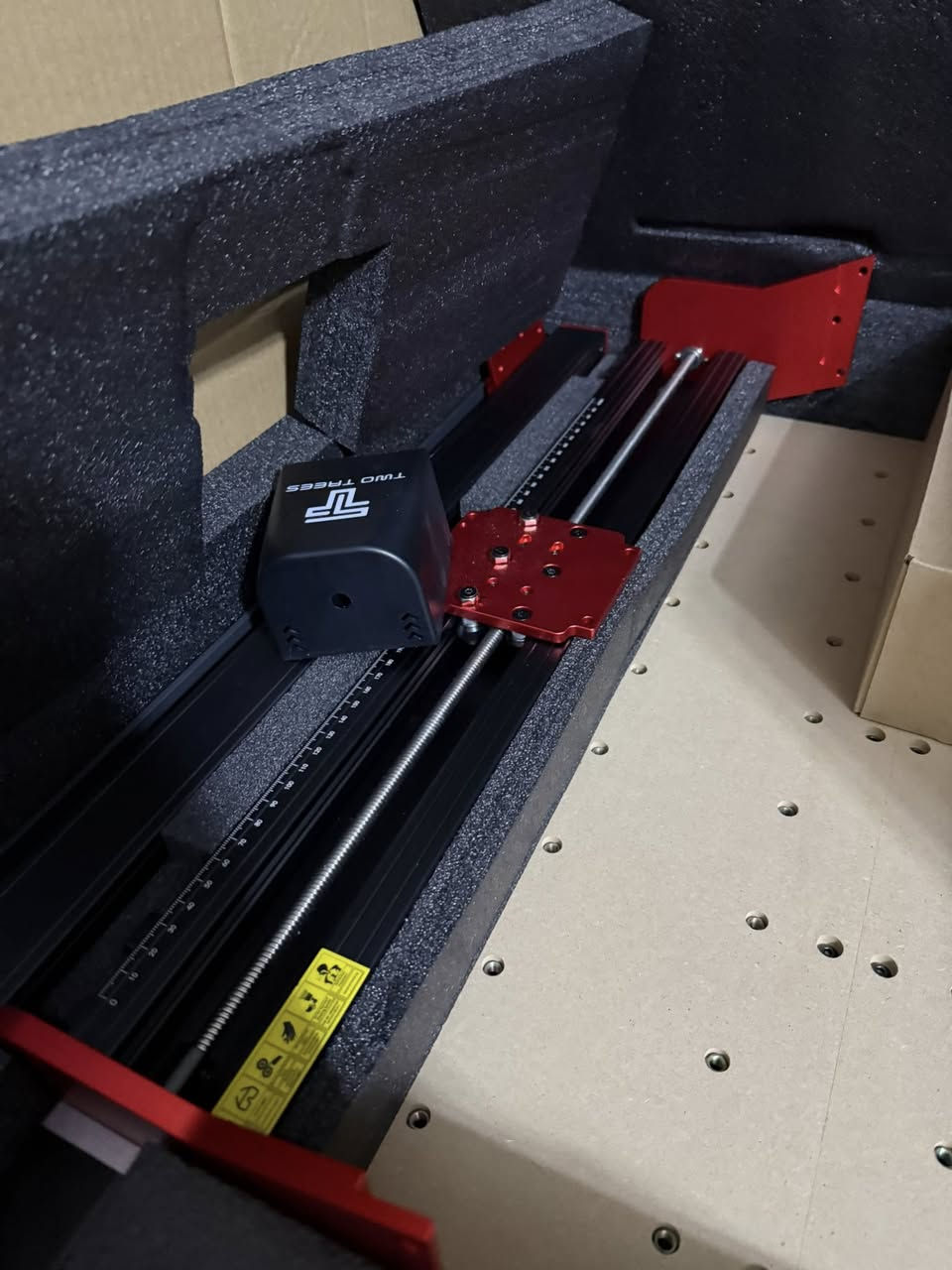 شباب عندي طابعه سي ان سي تطبع على الخشب والمعدن والبلاستك القطعه جديده غير مستخدمه والوزن ماسولف عليه سعرها بلموقع جداً غالي فلتفيده يدفع سعر مناسب للقطعه والف عافيه مكاني بغداد هـ***********
