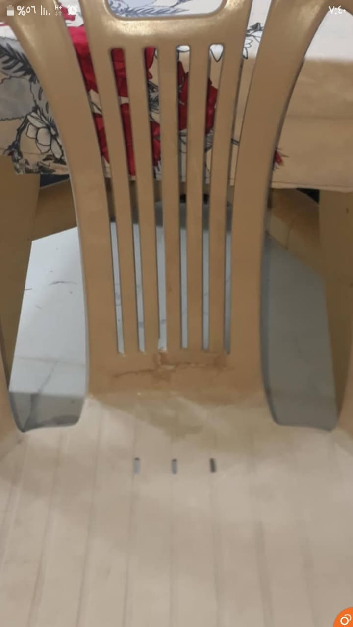 ميز  بلاستك ويا ٣ كراسي
واحد من الكراسي بي فطر  وملحوم.
ب٢٥ قفل


**إذا كنت صاحب هذا الإعلان وتريد حذفه لأي سبب، رجاءا أرسل رسالة إلى الدعم الفني**