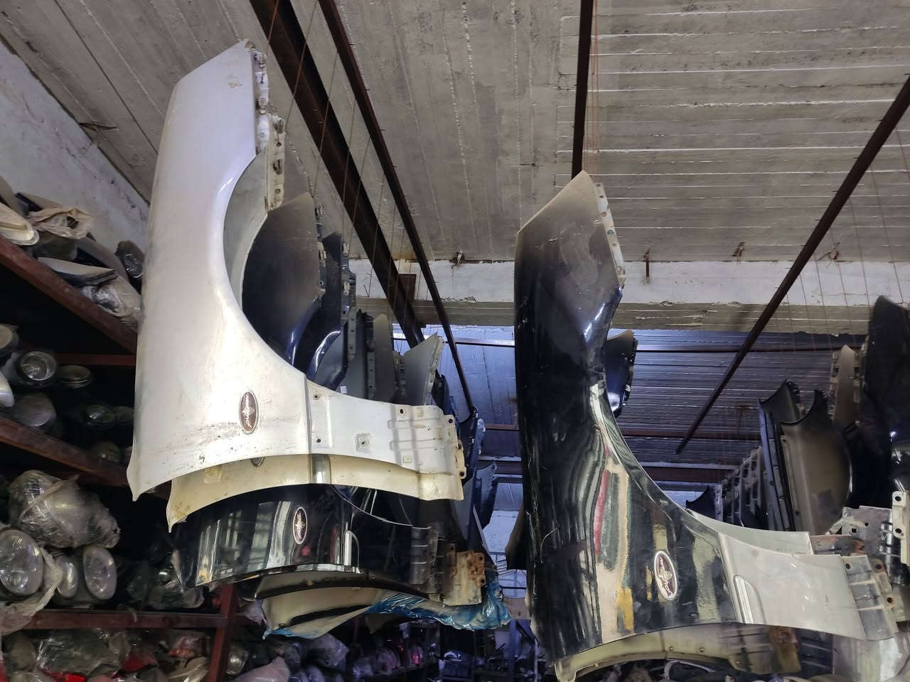 السلام عليكم
 جاملغ كيه اوبرص لون ابيض سلفر اسود 
من موديل من 7 الى 9
 سعر زوج 100 
مصطفى  ***********
