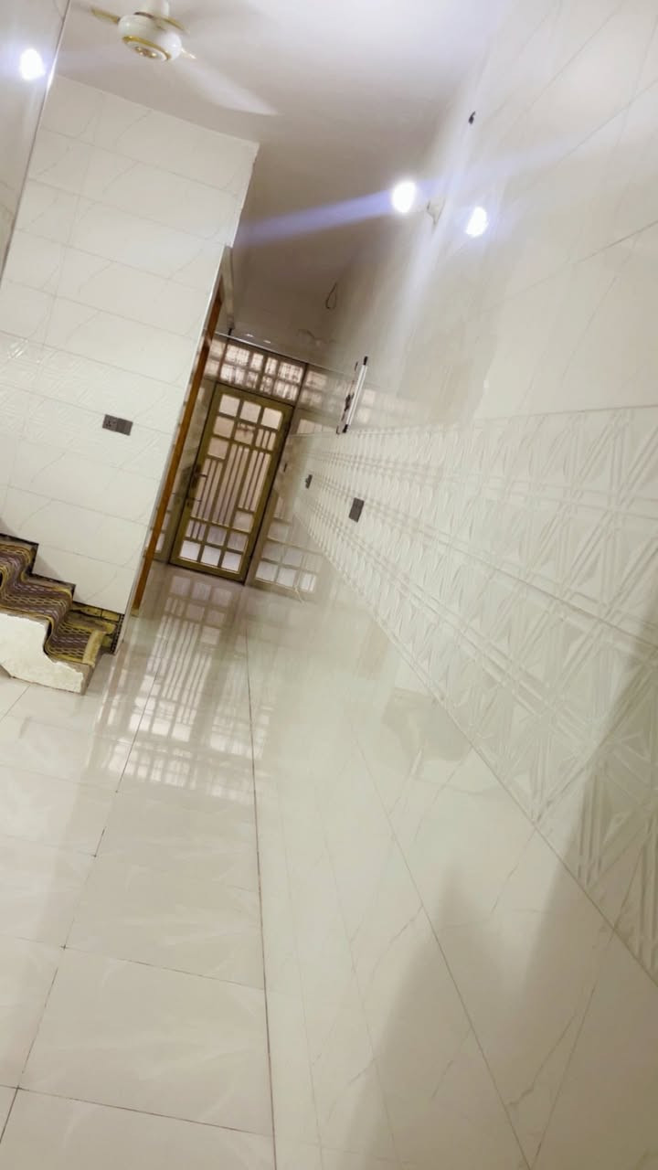 السلام عليكم بيت بل زعفرانيه شارع الكهرباء فرع ملعب علي حيال ١٠٠ متر طابق واحد بناء ٢٠٢٥ بيت جديد للاستفسار ***********
