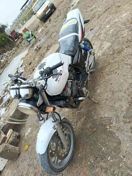 ‏دراجه سيبي فور 400 جيل اول ١٦ ولف أوراق كامله دراجه اول وثاني وثالث  بطناش دراجه مال واحد جناي مكينه وكير كفاله دراجه مابيه نقص نضافته  كدامك صورة كهربائيات كله شغاله لايت بك لايت أشاير  دشبول كله شغال

‏معدل ١٨٠ شرط  نكره بكل وقت مكان دراجه الدوانية قضاء الدغاره  السعر مليون 500  وبيهة مجال (وترهم مراوس) 

***********

‏
