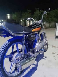 دراجة للبيع شغالة ابيع كوم حديد اريدها250وبيها مجال للشراي رقمي0773508...