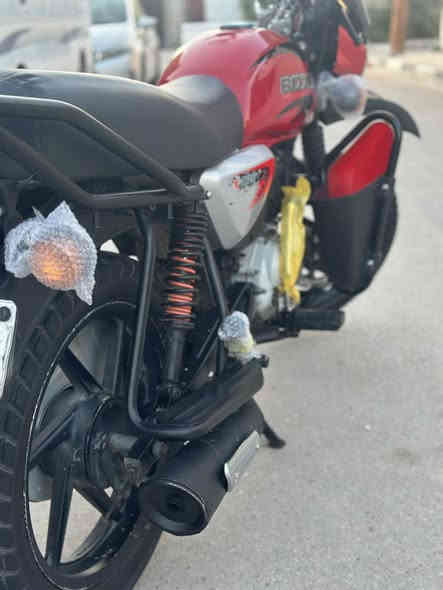 السلام عليكم شباب بوكسر 23 حمره مرقمه وسنويه دراجه نضيفه شوفه عينيك مكاني الحسينيه للاستفسار ***********
