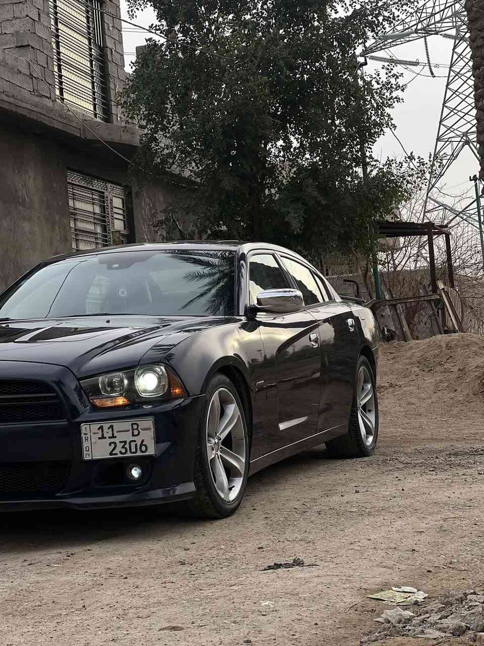 جارجر 2011  R/T فول مواصفات
8 سلندر 5700
1/ فتحه سقف كهربائيه
2/ كأمره وحساسات خلفيه 
3/ شاشه كبيره 
4/ كشنات كهربائيه 
5/ لون اسود 
6/ كير مكينه اكسل شاصي مكفول كفاله عامه 

سياره ما بيها اي نقص 
للإستفسار
***********
***********
