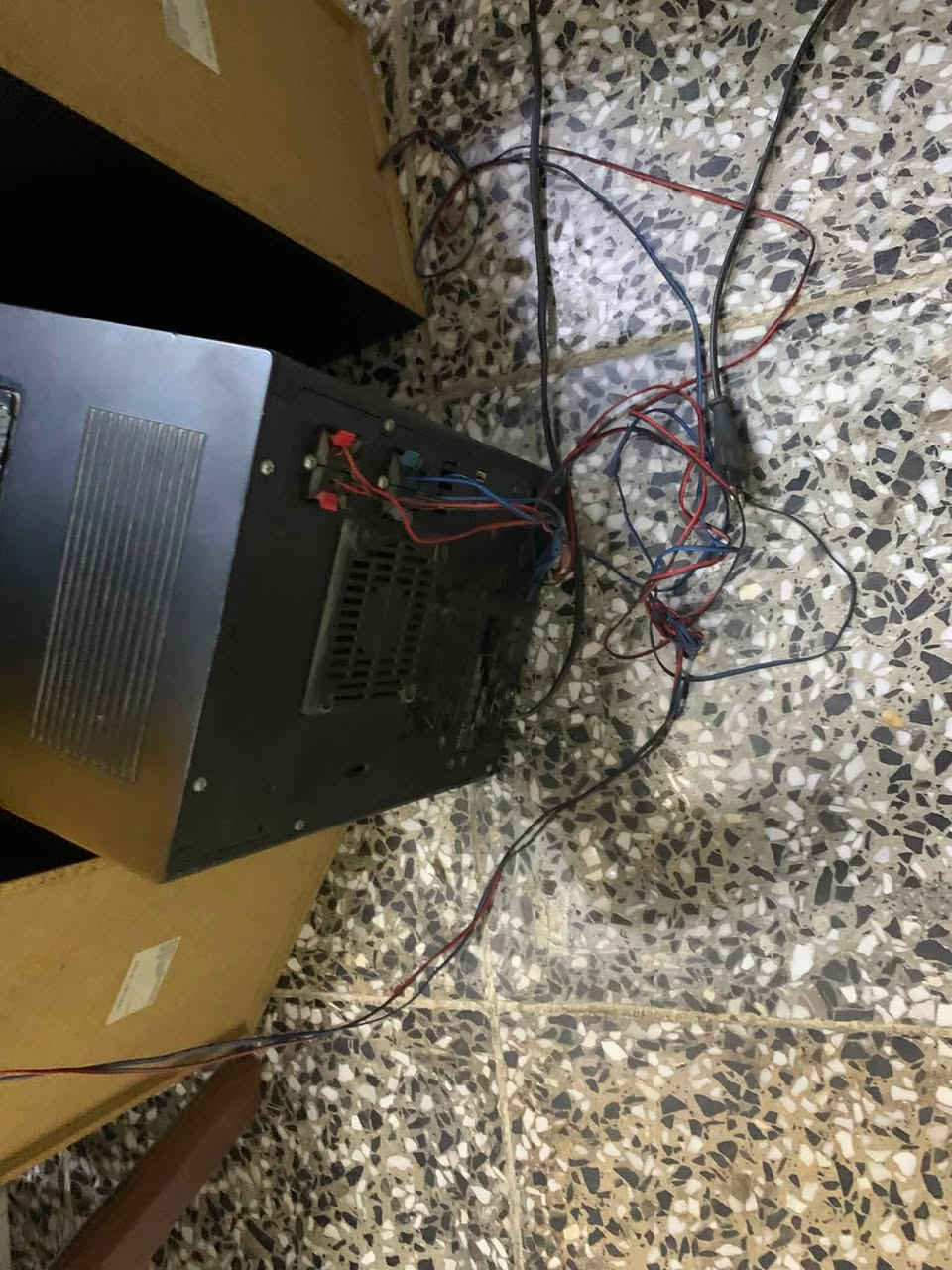 عدي هاذه المسجل ماعرف شنو نوعه بس شغال كلشي بي يمكن كاسيت اريد ابيعه شكد سعره اليريده يتفضل خاص ***********
