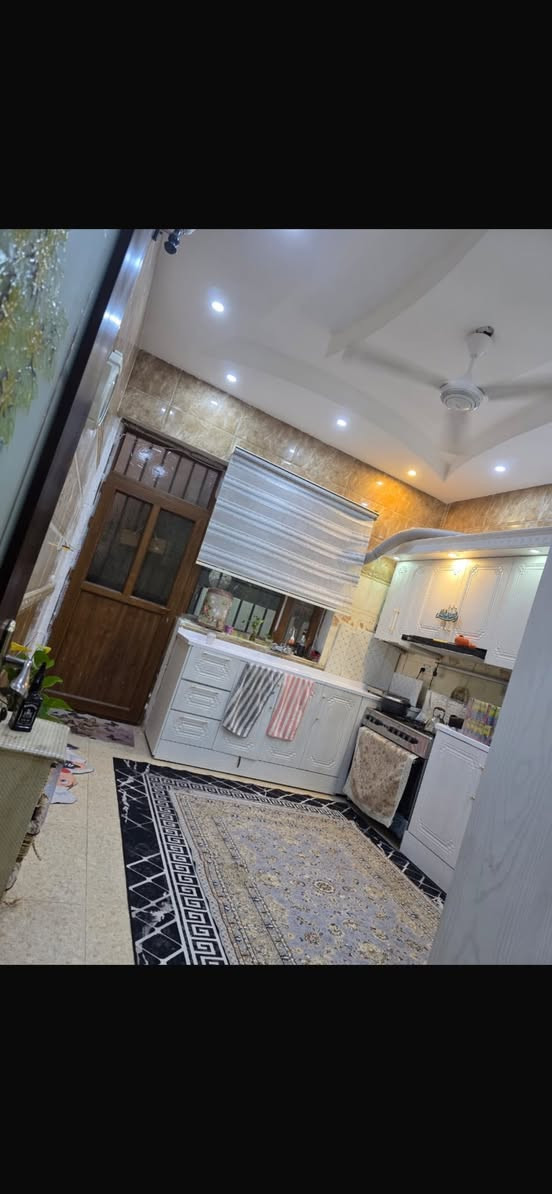 🏘🏘بيت للبيع / ديالى خانقين / حي رمضان خلف محكمة اخر فرع من شارع اسواق ابو كاوه كدامه مفتوح حديقة 
طابو صرف مساحة 120 متر مربع واجهة 10 والنزال 12 طابقين 
طابق الاول 
استقبال وصالة ومطبخ ومجمع صحيات ومنور 
طابق الثاني 
3 غرف نوم ومجمع صحيات 
البيت فول سيراميك وسقف مغربي 

السعر / 115 مليون بي مجال 

للأستفسار اكثر اتصال بالارقام فقط 
***********
***********
مكتب فريا موفق للعقار
