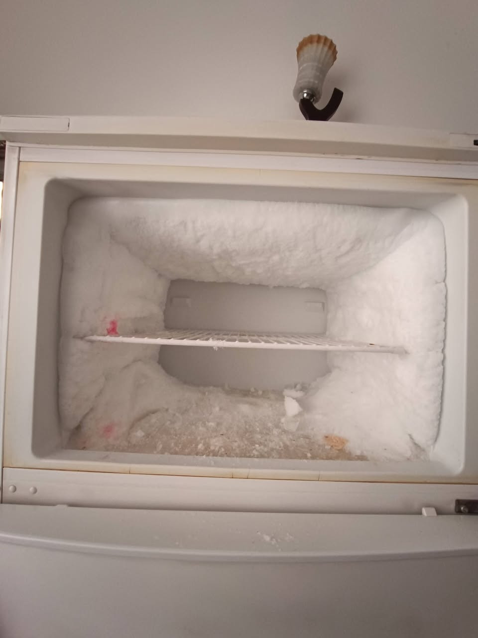 السلام عليكم
ثلاجه للبيع مال بيت مستعمل نضيف 
حجمها كبير طول ١٨٠ وعرضها ٨٠ 
السعر ٣٠٠ وبي مجال 
مكانها كركوك القادسيه 
رقم الهاتف ***********
