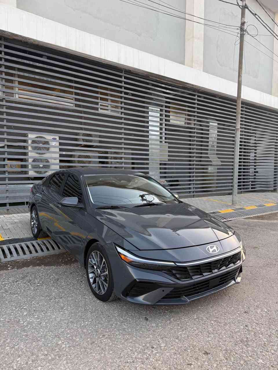 Elantra 2025 
جملخ صبخ بدون دواخل ايرباك بشرط 
ماشية 24 الف كير محرك رادار كل شي بشرط
لون مميز سمنتي السعر 143 ورقة 
المكان السيارة دهوك ***********☎️ دهوك, العراق
