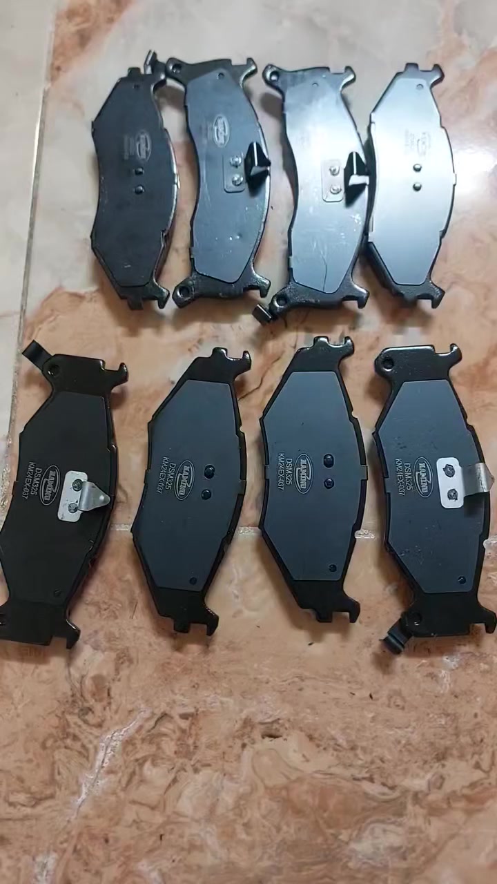 السلام عليكم. دسكات امامية حجم14 وحجم15لسيارات كلايزر وبلايمونث.موديلات91_95. سعر التخم25الف كما يوجد توصيل لجميع محافظات العراق وتساب او اتصال ***********
