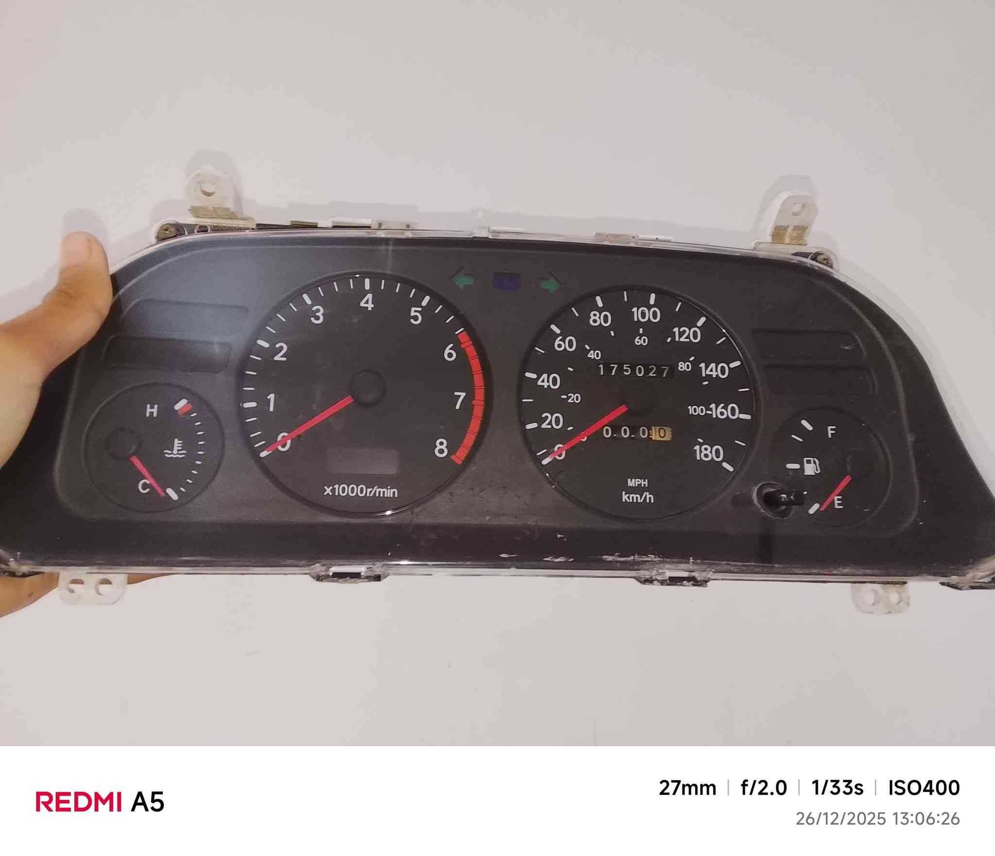 السلام عليكم عينة مالت كورلا رون عداد السرعه كلة شغال كلوبات بانزين حماوة نضيفة لسعر 60 وبيهة مجال قليل مكان مشخاب سوق شعلان ***********
