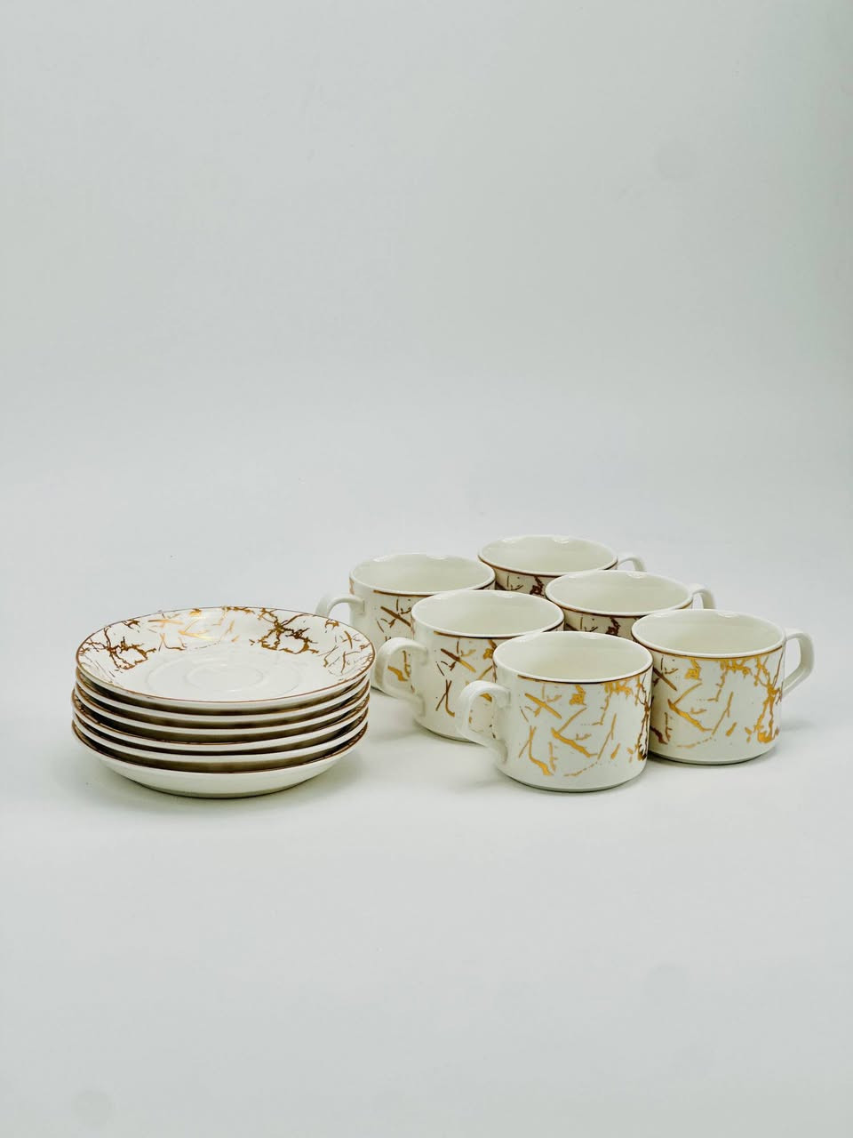 هذا مو مجرد سيت… هذا لمسة فخامة تخلي ضيافتك غير مستوى ✨
سيت أكواب وصحون سيراميك نخب أول بلون أبيض صافي، مزين بنقشة ذهبية فخمة تعكس ذوق راقي وتضيف لمعة تجنن لكل ميز 👌
🔸 ٦ أكواب + ٦ صحون مطابقة
🔸 مثالي للچاي والقهوة بالعزايم
🔸 يد مريحة وسهلة المسك
🔸 سيراميك صحي ما يتفاعل ويا الحرارة
🔸 يحافظ على سخونة المشروب
🔸 تنظيفه سريع وبدون تعب
سعره بـ 13 الف فقط... ✨🤞
💌للطلب او الاستفسار يرجى التواصل على الخاص 🤞💖


**إذا كنت صاحب هذا الإعلان وتريد حذفه لأي سبب، رجاءا أرسل رسالة إلى الدعم الفني**