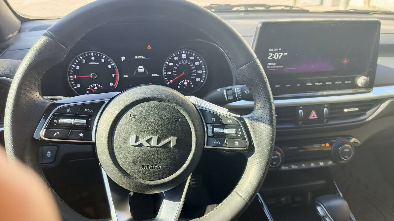 سيارة فورتي 2024 جي تي لاين
دخول جديد ماشية 4000 حقيقي
بدون رقم  
مكينه 2000دوش
بصمتين
تشغيل عن بعد
اوتو هولد 
سايد بريك دكمه
شاشه كبير
تبريد مناخين زائد تدفئه
اليت لد 
حجم تاير 17
رادارات جانبيه اماميه خلفيه 
اشير بالمري
سياره كاملة من كلشي عدا الرادر الامامي 
بيه بارد بخشم الجاملغ والبنيد مبدل نفس الون 
السعر 157 رقم الهاتف ***********
