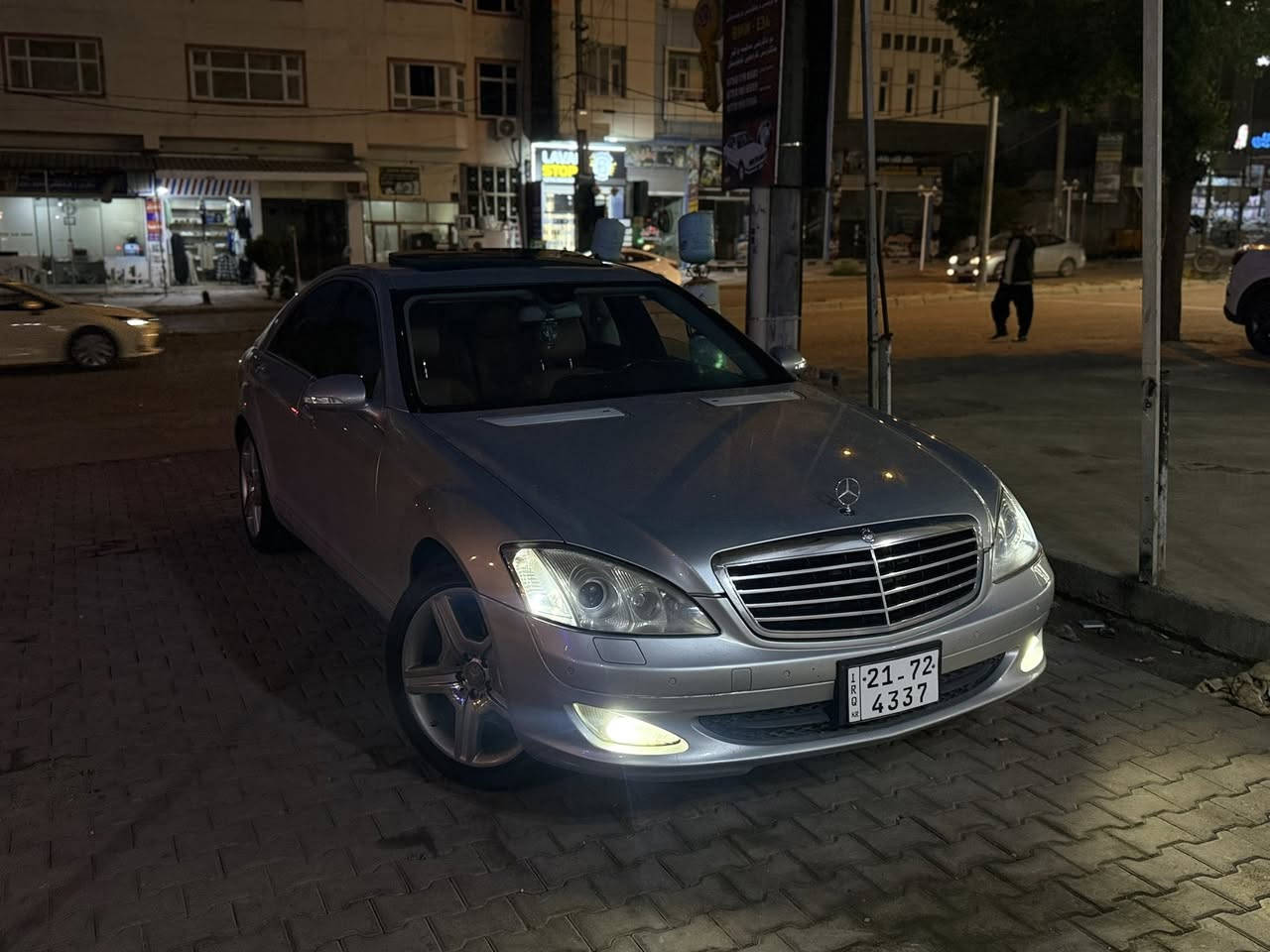 Mercedes Benz s550 2008
مواسەفات یابانی 
V8بێ تۆربۆ مەرغوب
هەموو گیانی ئیش ئەکا 
گێڕ و مەکینە و کارەبای بە شەرت
چوپەکانی مەزبوەت ئیش ئەکا 
٢ پەڵەی بچوک بۆیاخی هەیە ڕەسمی سۆنەریم داناوە
٧٧$ مەجالێکی زۆر کەم 
بێ کۆدە بەیانی بیکە بە ناوی خۆتەوە
***********
