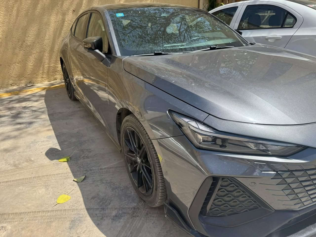 شانجان يونفي موديل 25 جاهزه من كلشي بالضمان ماشيه 29 الف فوووول مواصفات مكفوله من الضربه والصبغ عدا المنشور بالفديو سياره حره تحويل ثاني يوم مكانه بالدوره السعر 24500 مليون ***********

