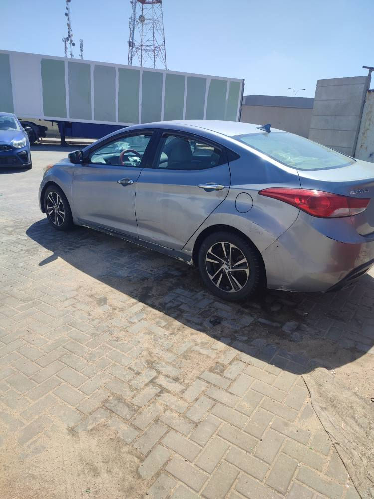 هونداي النترا موديل 2011 وراد أمريكي محرك بي صوت رواجز 1800  سياره نقصها تبريد وحداده مكان السياره المعقل دور الهنديه *********** سعرها 83 وبيها مجال البصرة, العراق
