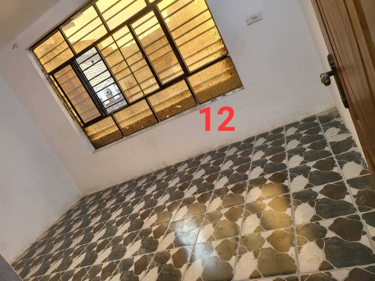 *السلام عليكم
للبيع .. بيت بناء حديث ٢٠١٩
المساحة ٥٠ م (٥*١٠)
 طابو زراعي اقرار محكمة
٣ طوابق
يحتوي على ٣ غرف نوم  وصالة وخدمات
الطابق  الارضي  ممر  وصاله ومطبخ وصحيات ومنور
الطابق الثاني غرفه  كبيرة سويت حمام  + غرفه نوم 
الطابق الثالث غرفة كبيره + سطح

العنوان:: القاهرة/المعلمين 
 نهاية شارع  مدرسة المهج
للاستفسار الاتصال على صاحب العقار
السيد ابو مصطفى
 ***********
