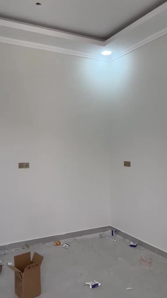 🏠 مكتب آشور للعقار - بيع وشراء العقارات 🏠
بيت حديث طابقين للبيع في حي أور الأولى ✨
نقدم لكم عرضاً مميزاً لبيت بتصميم وبناء حديث (عام 2026) في موقع استراتيجي وممتاز جداً.
📍 الموقع:
• المدينة: الناصرية - حي أور الأولى.
• المعالم القريبة: قرب المستشفى العام وقرب دور النزاهة.
📐 المواصفات العامة:
• المساحة: 105 متر مربع.
• سنة البناء: 2026 (بناء حديث وجديد بالكامل).
• عدد الطوابق: طابقين.
🧱 تفاصيل وتقسيم البيت:
• الطابق الأول:
• طارمة خارجيّة.
• غُرفة استقبال.
• صالة داخلية.
• غرفة نوم.
• مطبخ بنظام (حار / بارد).
• مجموعة صحيات.
• الطابق الثاني:
• 3 غرف نوم واسعة.
• صالة مريحة.
• مجموعة صحيات.
📞 للاستفسار والتواصل:
للمزيد من المعلومات أو لتنسيق موعد لمعاينة العقار، يرجى الاتصال بـ مكتب آشور للعقار:
📱 رقم الهاتف: ***********
