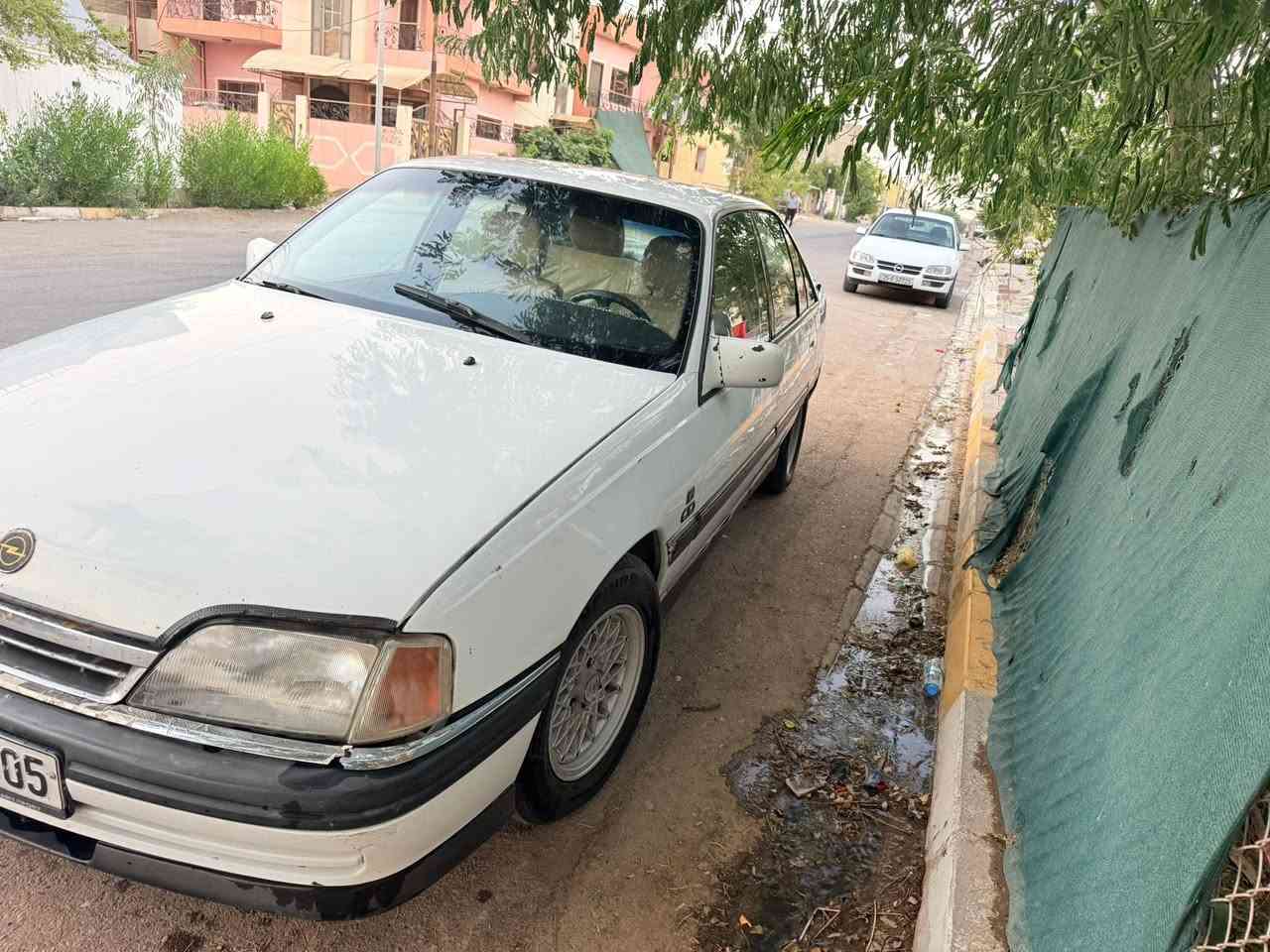 سلام عليكم أوبل أوميجا موديل 92 جام كهربائي گير ومحرك بطه VVT3000  تبريد فقط يريد كمبريسور تبدل كلهاشغال كهربائي شغال تايرات جديده صدر امامي خلفي كلها مضبوط ما بي أي عيب لا صبغ ولا شي والواقع احلى بعد من الصوره بس سنوية ساقطه وهذا ينزل من السعر  مكانها كركوك 
رقم الهاتف *********** (***********
