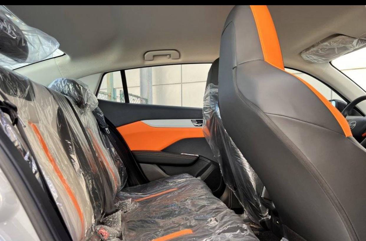 🩶السلام عليكم ورحمه الله وبركاته🩶
للبيع هالحلوه تبارك الرحمن                              
دي اف ام ( دونغ فينغ) فئه shin موديل 2025 
 اصفار  بمثابه الزيرو ممشى 
( 3الاف فقط لا غير ) 
شرط الفحص بالكامل مكفوله من الزلغ الناعم  السياره حيل حلوه
مواصفاتها ادناه :
بصمه
شاشه
كشنات جلد ( باكياس الوكاله )
مثبت سرعه 
هاند بريك
والكثيرر  …
سياره اقتصاديه حيل حلوه
بانزين عادي ومحسن ما عليها شي

استيراد الكويت استيرادي الخاص 
سياره واصل للبصره مكمرك كامل حره

تترقم كل محافظات العراق منفيست بأسمي 
رقمها حاليا فحص مؤقت 
كامله مكمله 
والسعر ( 105 ورقات )فقط وبيها مجال للشراي 
مكان السياره  (بصره زبير )
للاستفسار *********** ناصر الشمري 
اطيب التحيات 🩶
