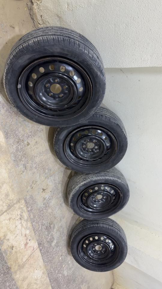 من رخصت الادمن سلام عليكم  يوجد تخم تاير جديد ووياله جدد لا عواج ولا فطر جدد حجم تاير 205/55R16 ((لسعر))300 وبيهن مجال المكان الانبار الرمادي 

الاتصال ***********
