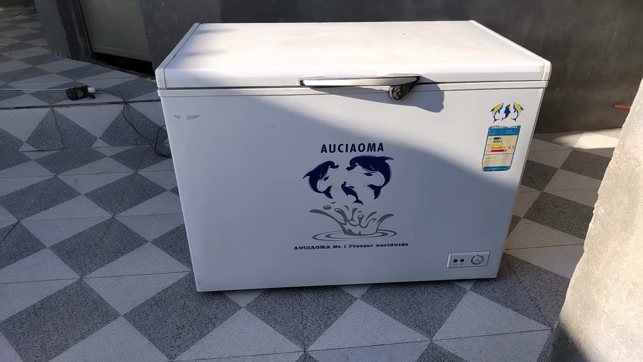 مجمده حجم كبير مشدود لهه فريز خارجي فول تجميد سعرهه 150قفل نضيفه *********** مكاني قرب عمارات حي الزيتون
