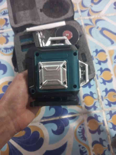 ليزر للبيع جديد بل كرتون بطاريتن وقاعده تثبيت
